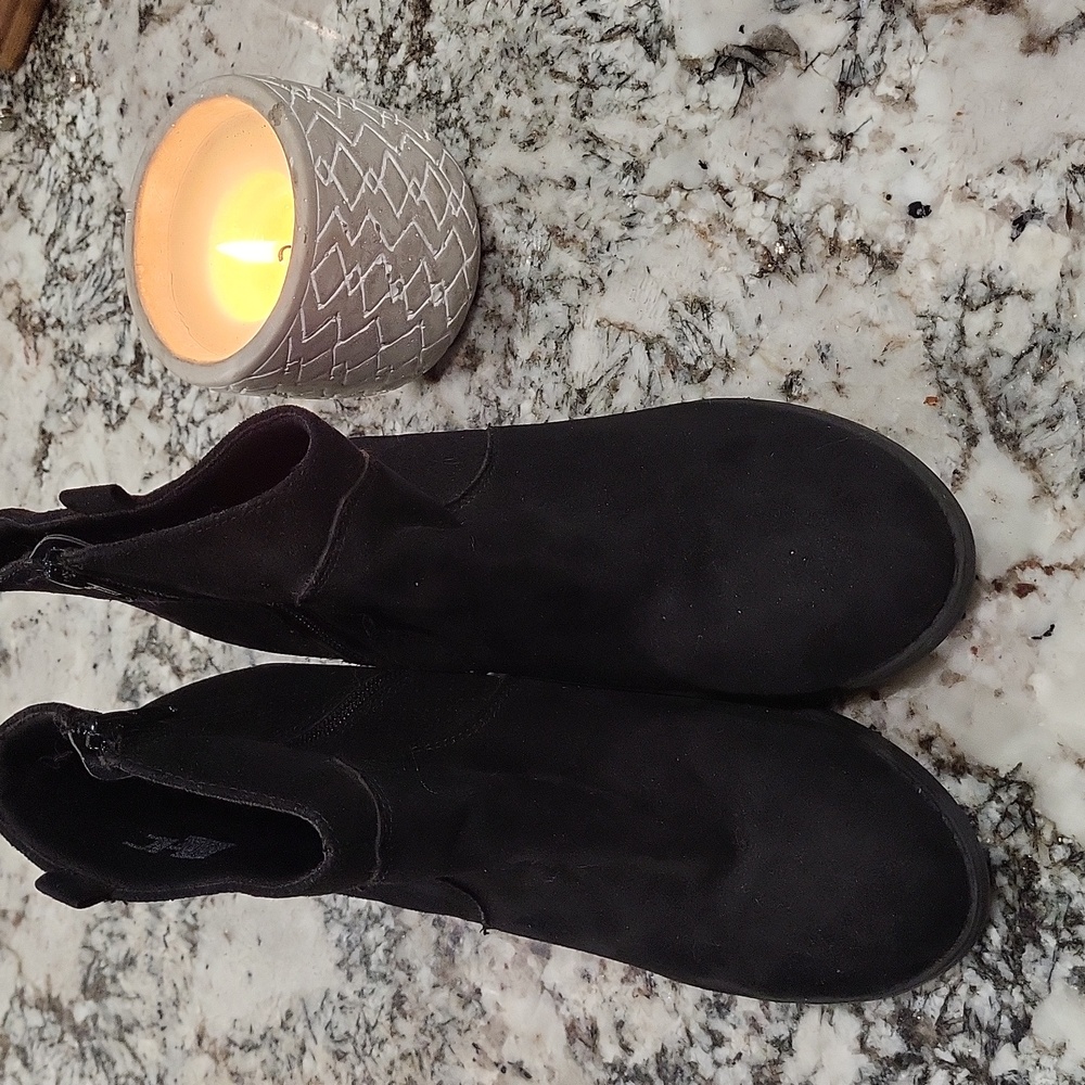 TIME AND TRU SIZE 10 SUEDE  ANKLE DRESS BOOTS